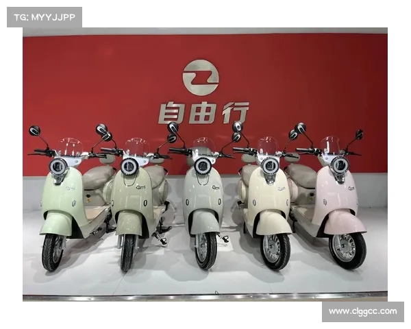 “一路驰骋，追逐自由与梦想”🚗🌿🌞